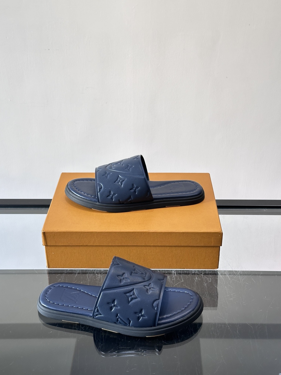 Louis Vuitton ss26new arrival LV驴牌春夏系列新款平底沙滩拖鞋🥿简约精致，