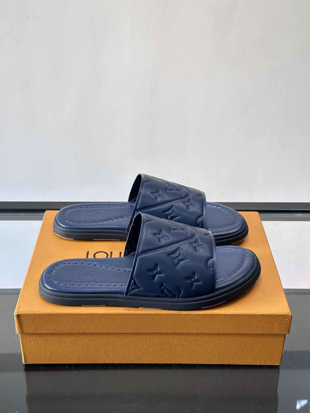 Louis Vuitton ss26new arrival LV驴牌春夏系列新款平底沙滩拖鞋🥿简约精致，