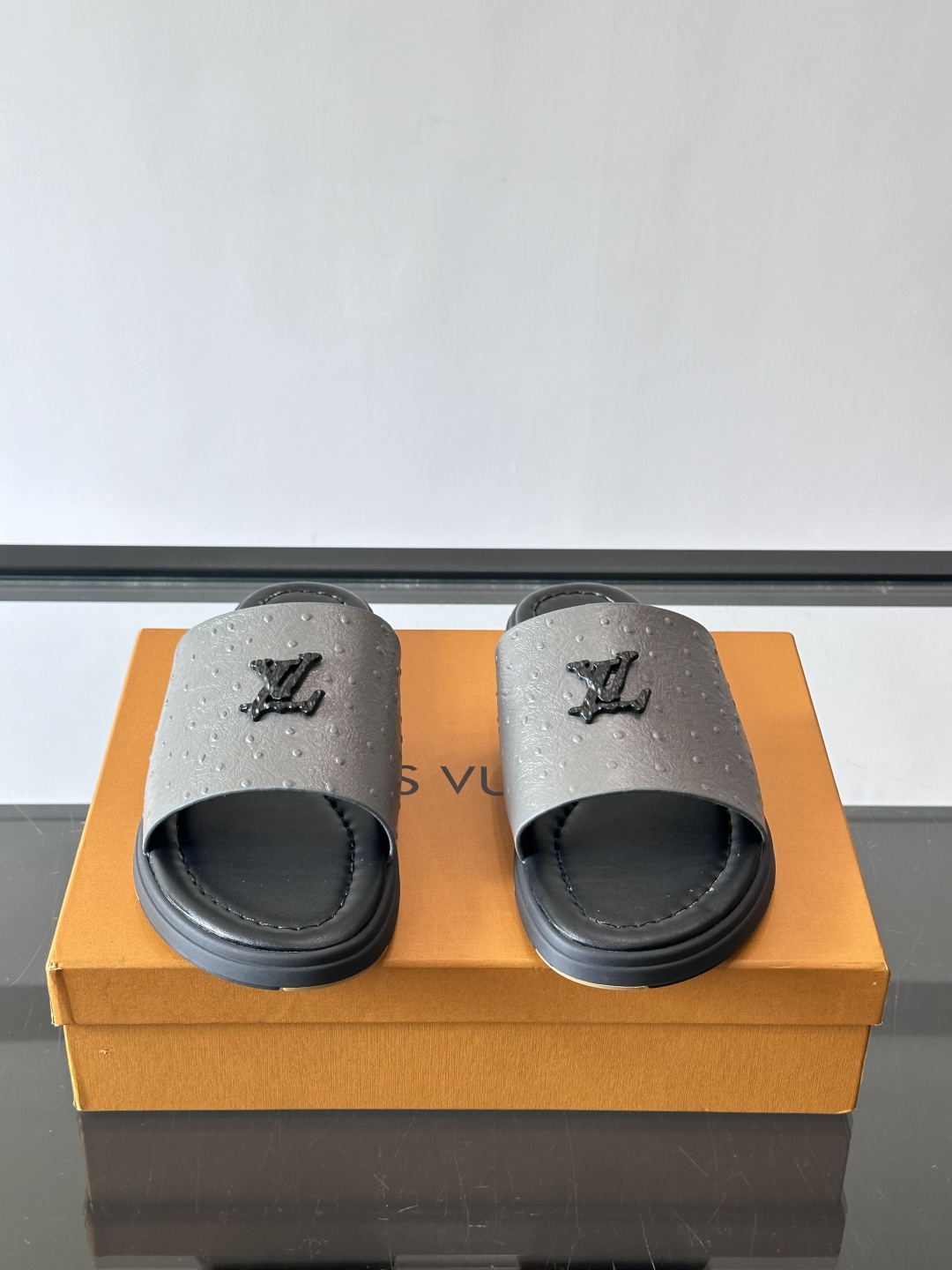 Louis Vuitton ss26new arrival LV驴牌春夏系列新款平底沙滩拖鞋🥿简约精致，