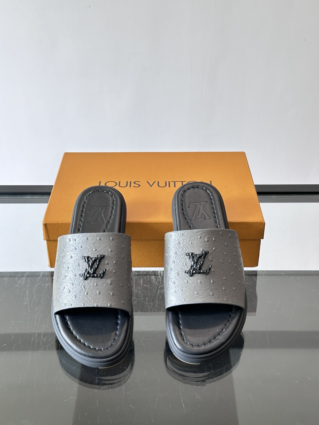 Louis Vuitton ss26new arrival LV驴牌春夏系列新款平底沙滩拖鞋🥿简约精致，