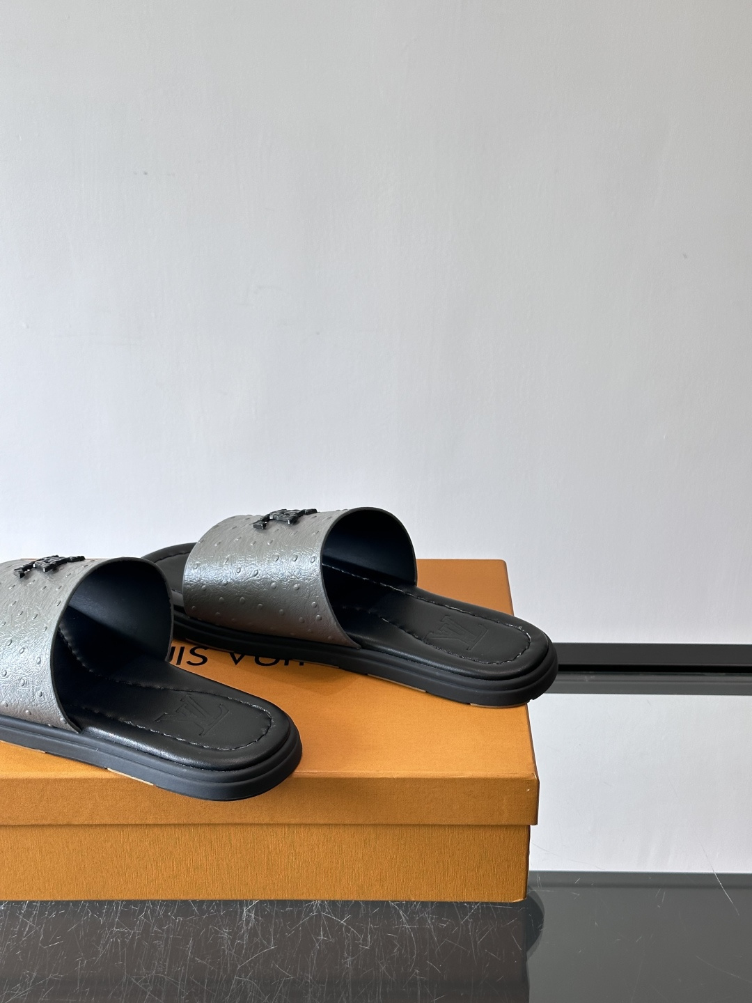 Louis Vuitton ss26new arrival LV驴牌春夏系列新款平底沙滩拖鞋🥿简约精致，