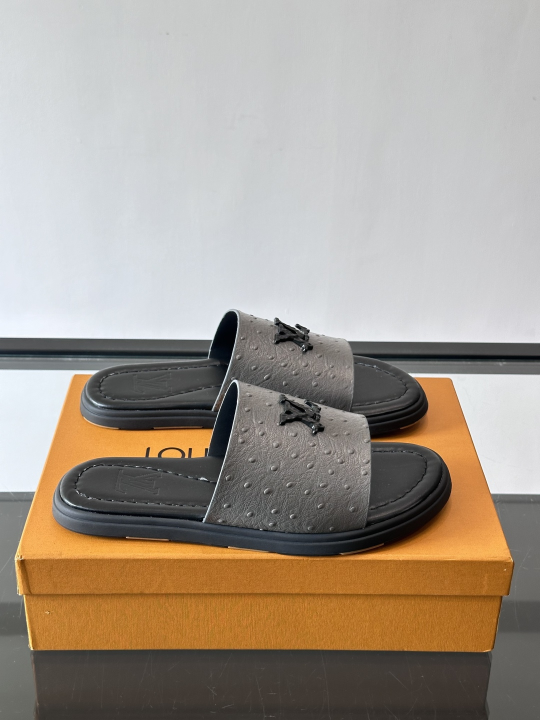 Louis Vuitton ss26new arrival LV驴牌春夏系列新款平底沙滩拖鞋🥿简约精致，