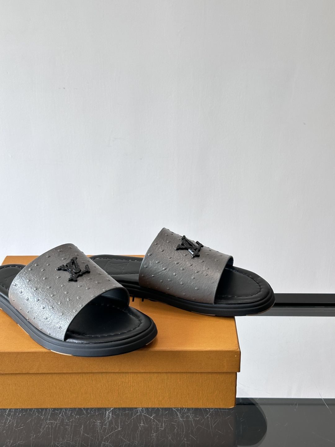 Louis Vuitton ss26new arrival LV驴牌春夏系列新款平底沙滩拖鞋🥿简约精致，