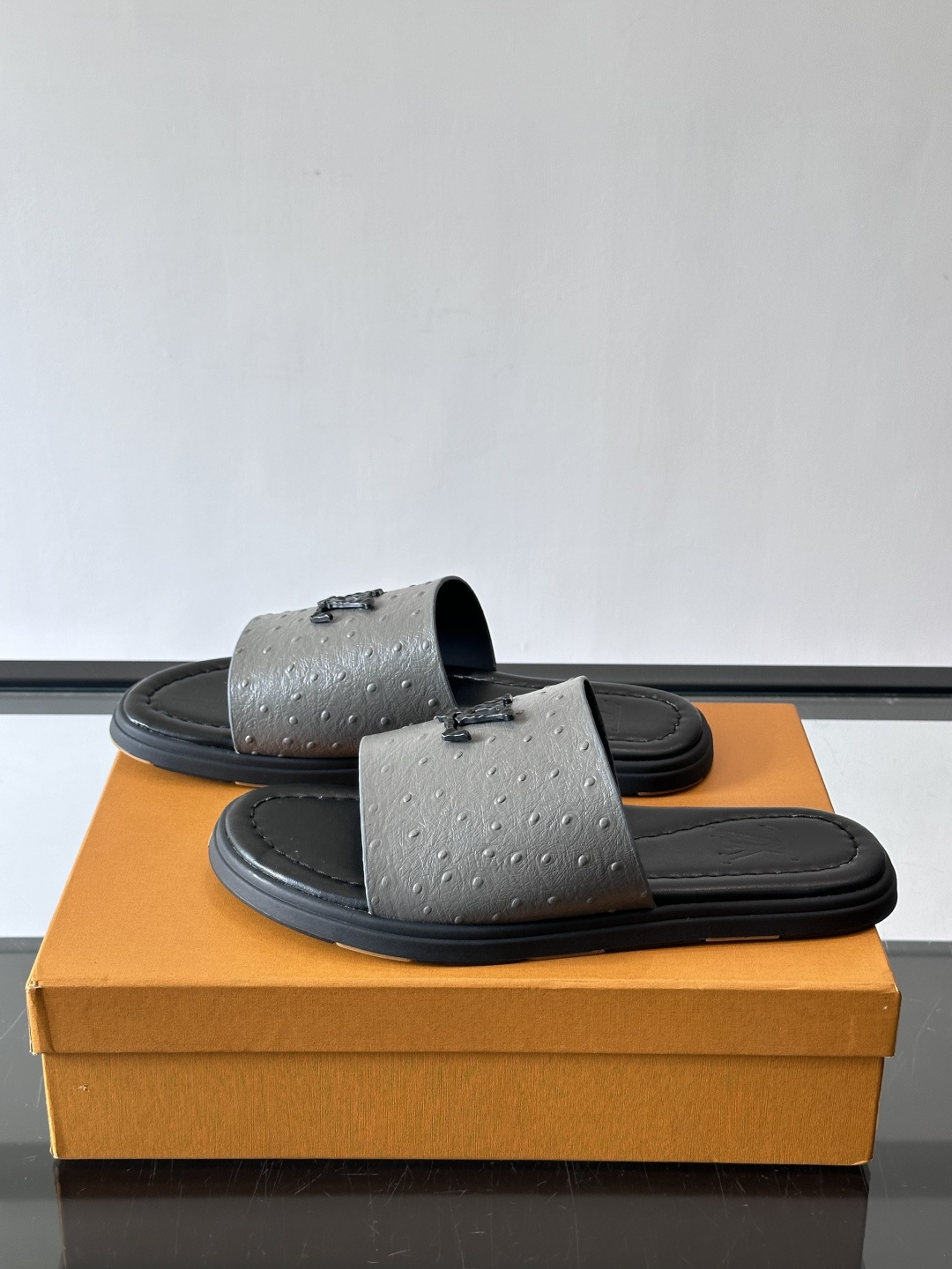 Louis Vuitton ss26new arrival LV驴牌春夏系列新款平底沙滩拖鞋🥿简约精致，