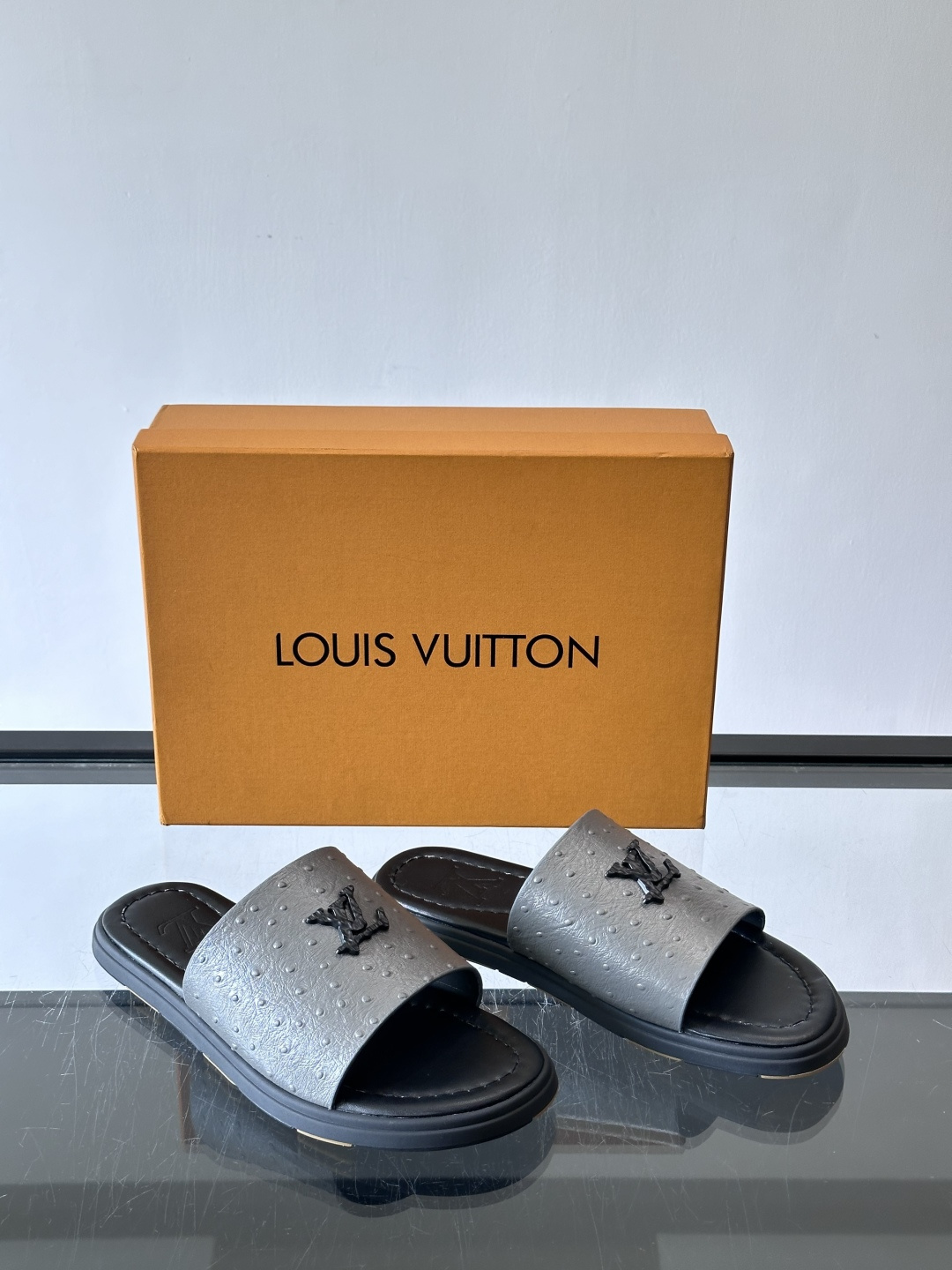 Louis Vuitton ss26new arrival LV驴牌春夏系列新款平底沙滩拖鞋🥿简约精致，