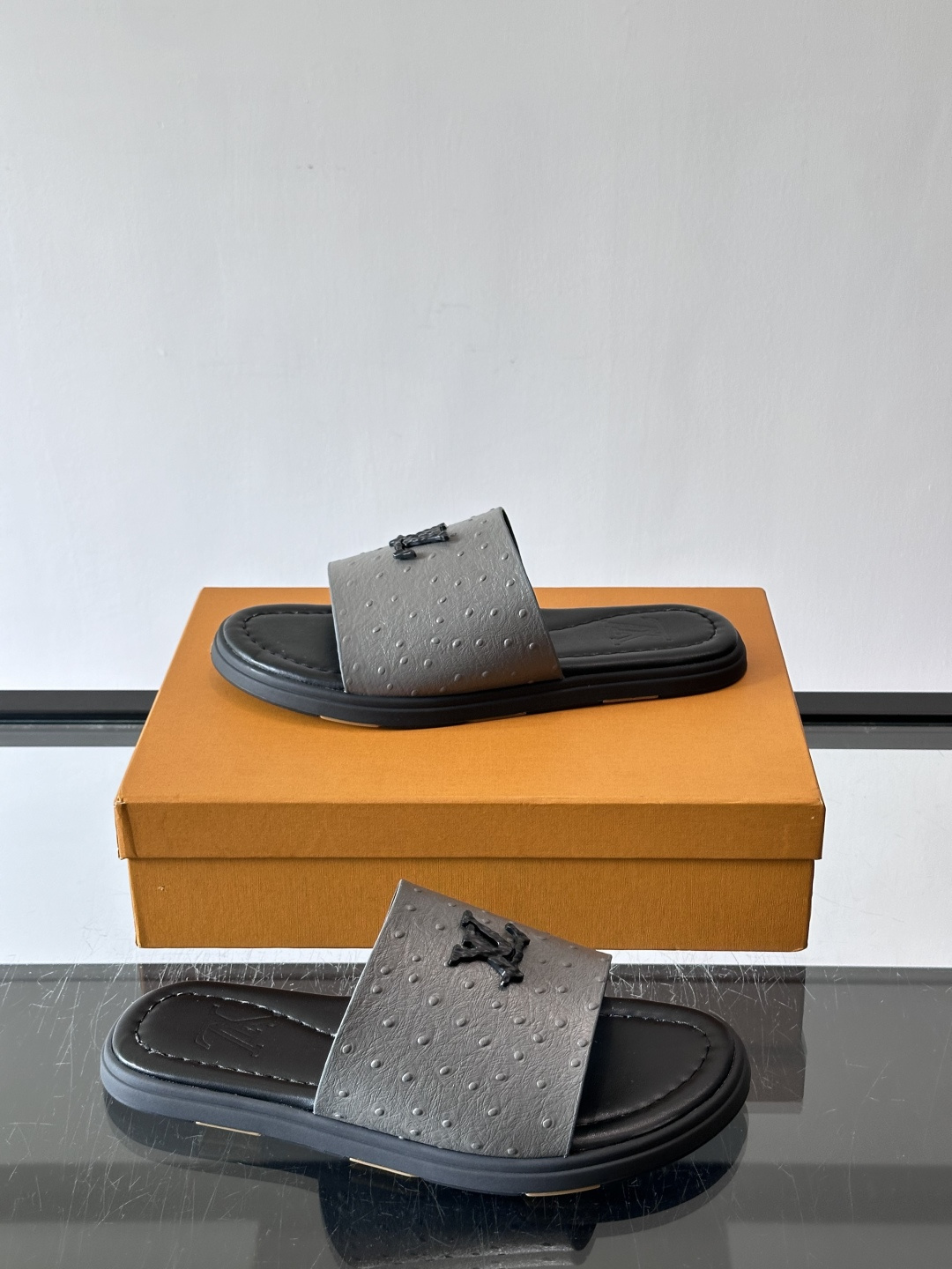 Louis Vuitton ss26new arrival LV驴牌春夏系列新款平底沙滩拖鞋🥿简约精致，