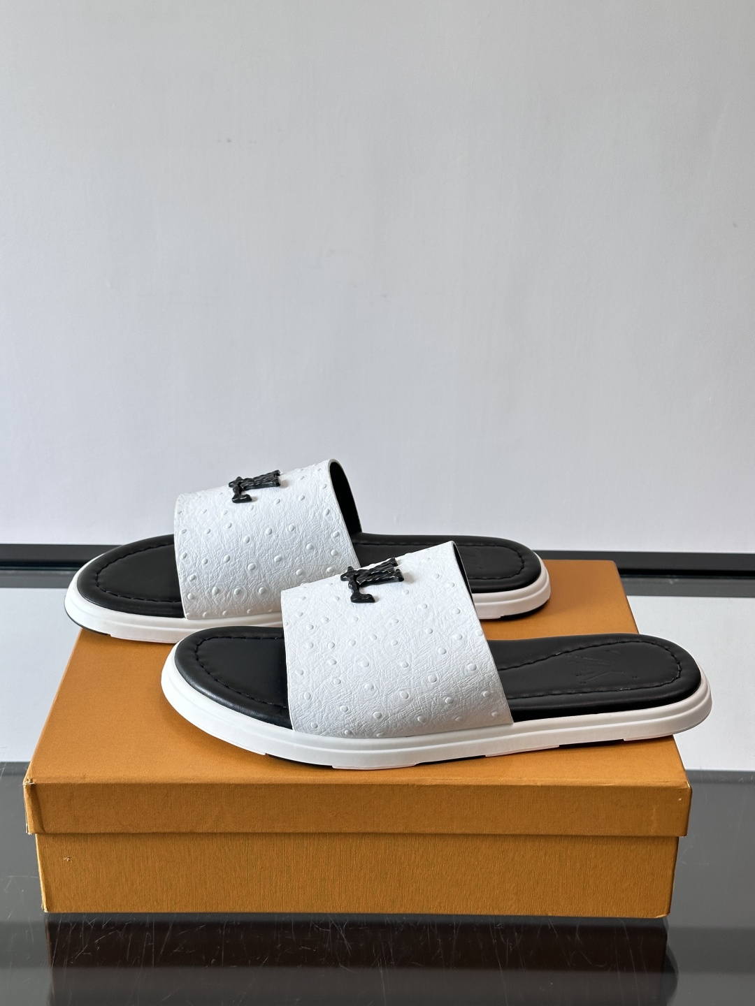 Louis Vuitton ss26new arrival LV驴牌春夏系列新款平底沙滩拖鞋🥿简约精致，