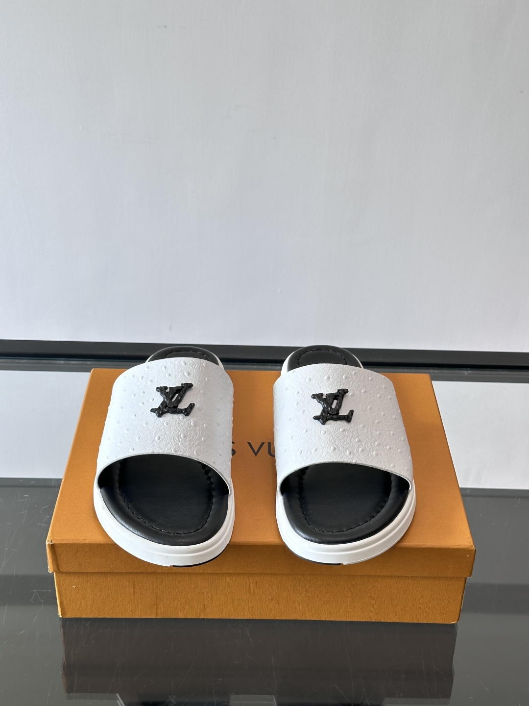Louis Vuitton ss26new arrival LV驴牌春夏系列新款平底沙滩拖鞋🥿简约精致，