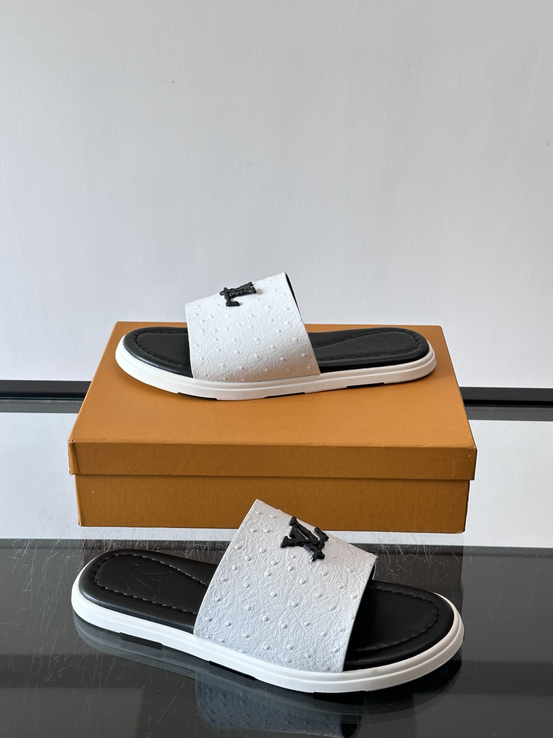 Louis Vuitton ss26new arrival LV驴牌春夏系列新款平底沙滩拖鞋🥿简约精致，