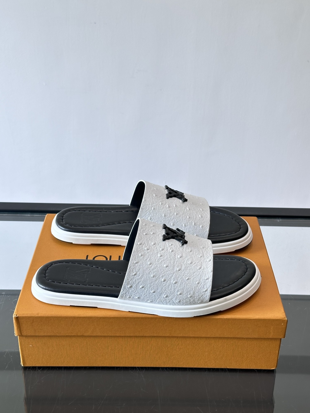 Louis Vuitton ss26new arrival LV驴牌春夏系列新款平底沙滩拖鞋🥿简约精致，