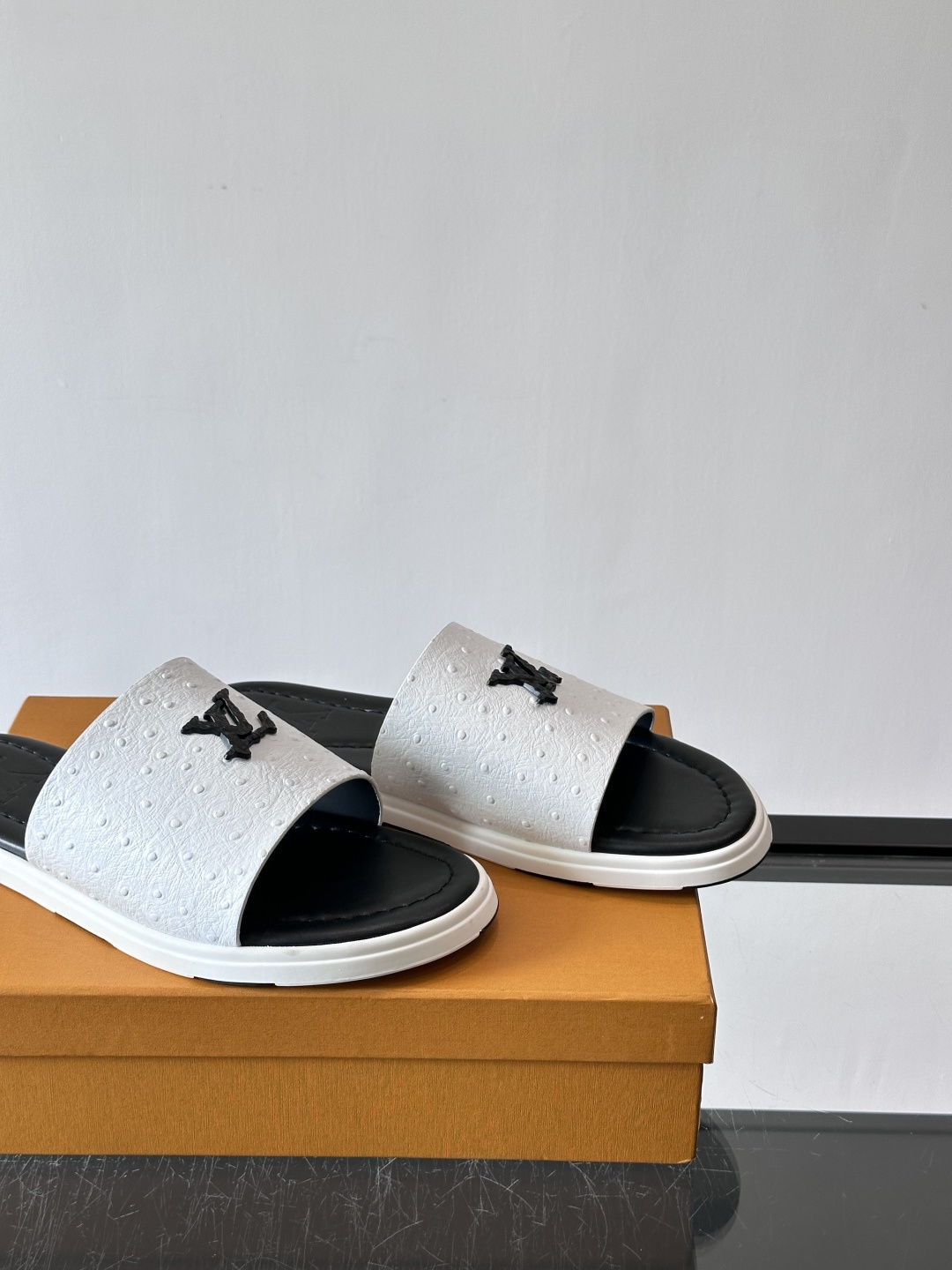 Louis Vuitton ss26new arrival LV驴牌春夏系列新款平底沙滩拖鞋🥿简约精致，