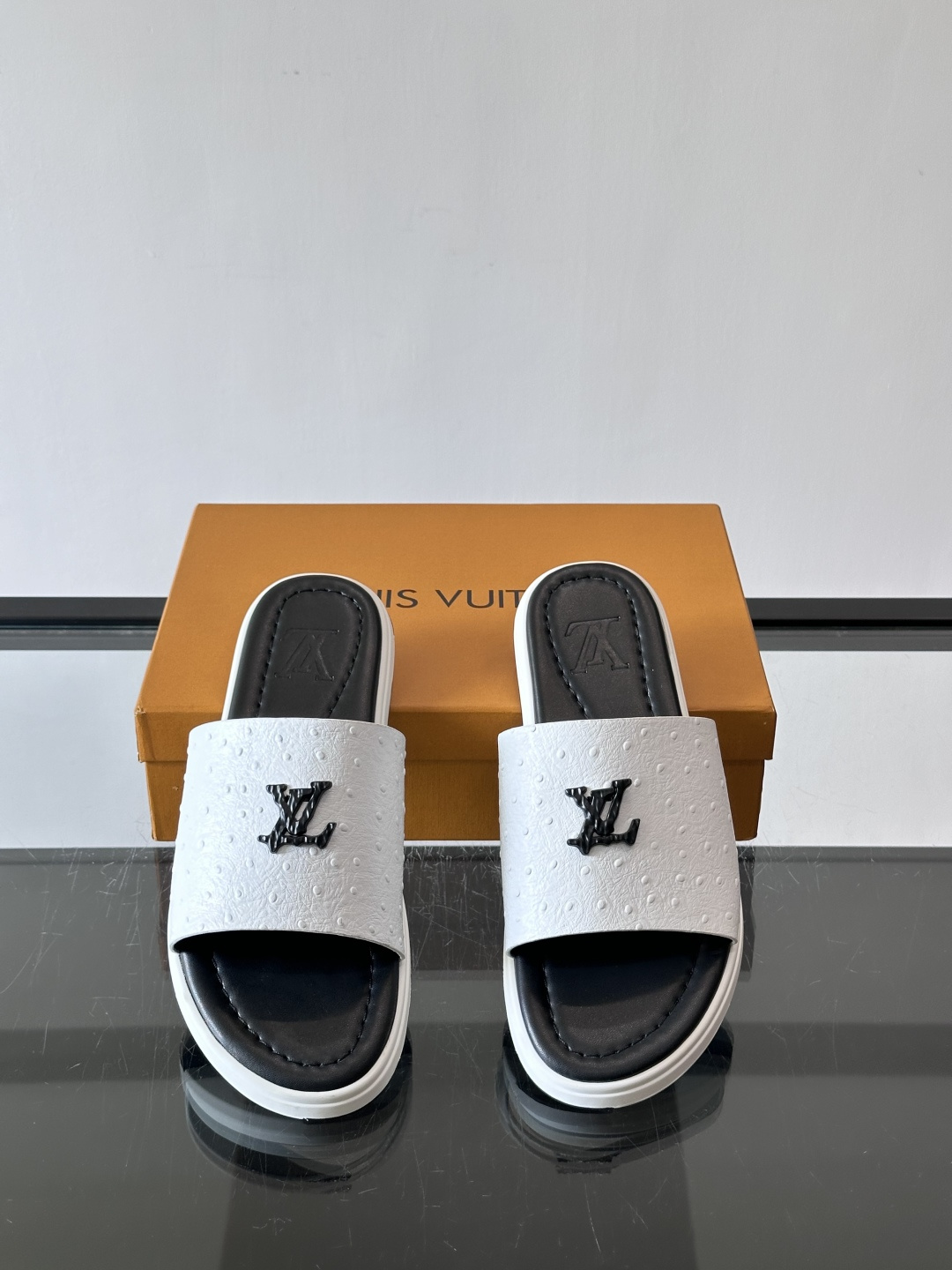 Louis Vuitton ss26new arrival LV驴牌春夏系列新款平底沙滩拖鞋🥿简约精致，