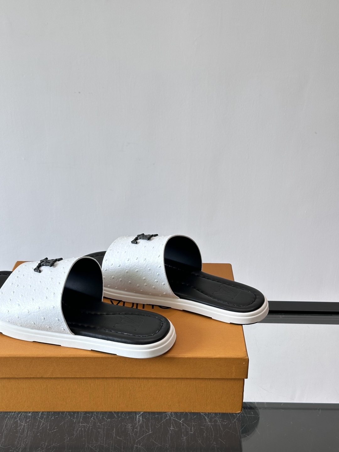 Louis Vuitton ss26new arrival LV驴牌春夏系列新款平底沙滩拖鞋🥿简约精致，