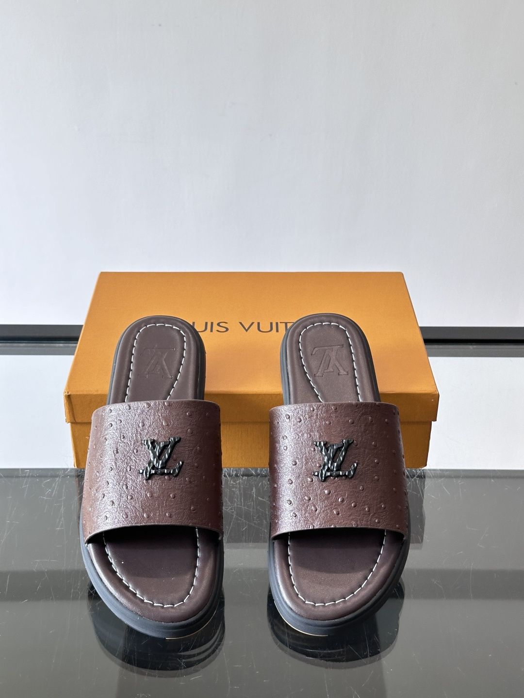 Louis Vuitton ss26new arrival LV驴牌春夏系列新款平底沙滩拖鞋🥿简约精致，