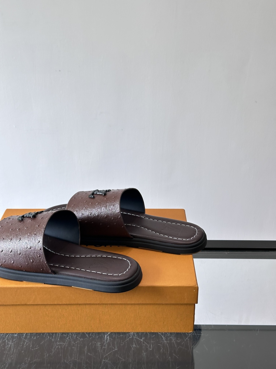 Louis Vuitton ss26new arrival LV驴牌春夏系列新款平底沙滩拖鞋🥿简约精致，