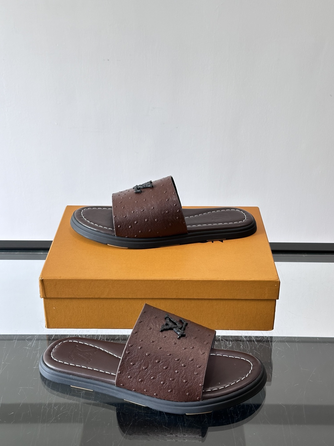 Louis Vuitton ss26new arrival LV驴牌春夏系列新款平底沙滩拖鞋🥿简约精致，