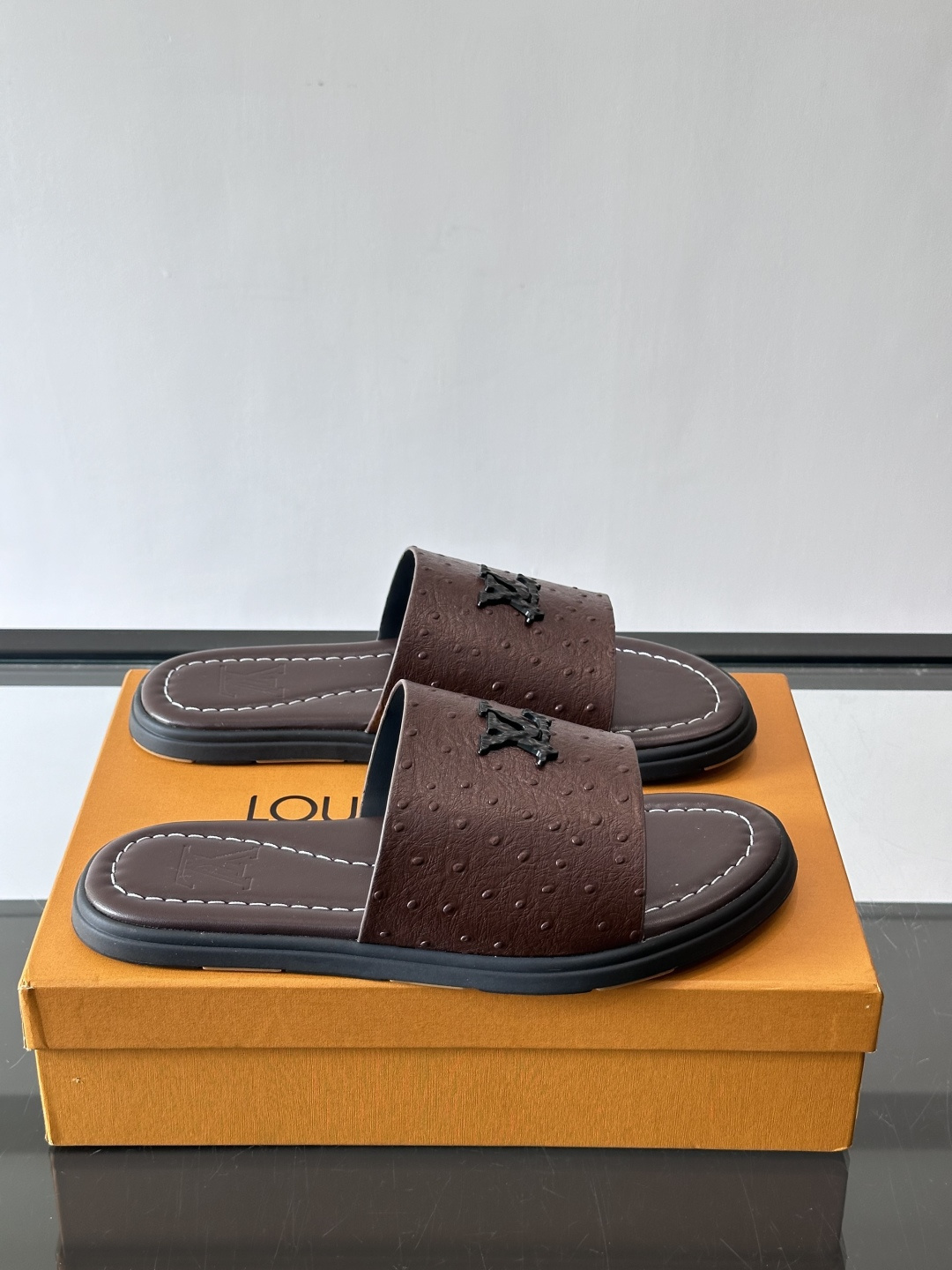 Louis Vuitton ss26new arrival LV驴牌春夏系列新款平底沙滩拖鞋🥿简约精致，