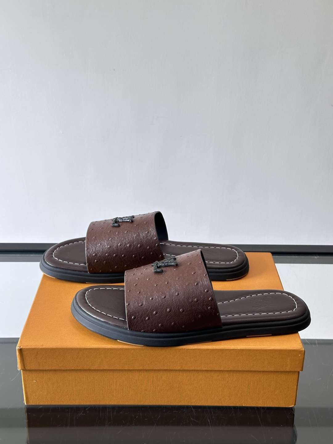 Louis Vuitton ss26new arrival LV驴牌春夏系列新款平底沙滩拖鞋🥿简约精致，