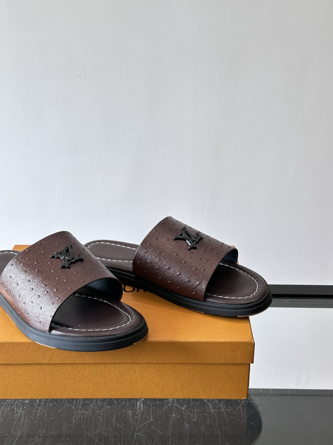 Louis Vuitton ss26new arrival LV驴牌春夏系列新款平底沙滩拖鞋🥿简约精致，