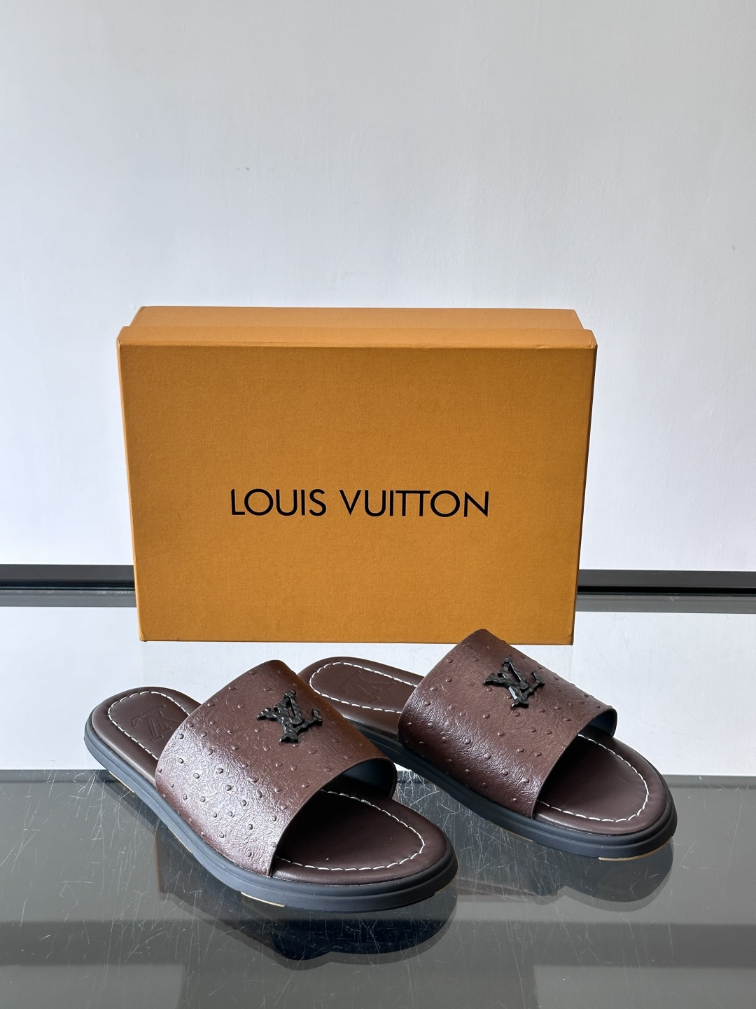 Louis Vuitton ss26new arrival LV驴牌春夏系列新款平底沙滩拖鞋🥿简约精致，