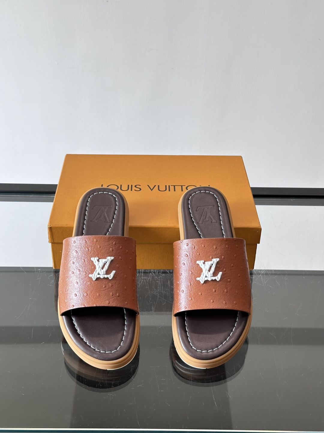 Louis Vuitton ss26new arrival LV驴牌春夏系列新款平底沙滩拖鞋🥿简约精致，