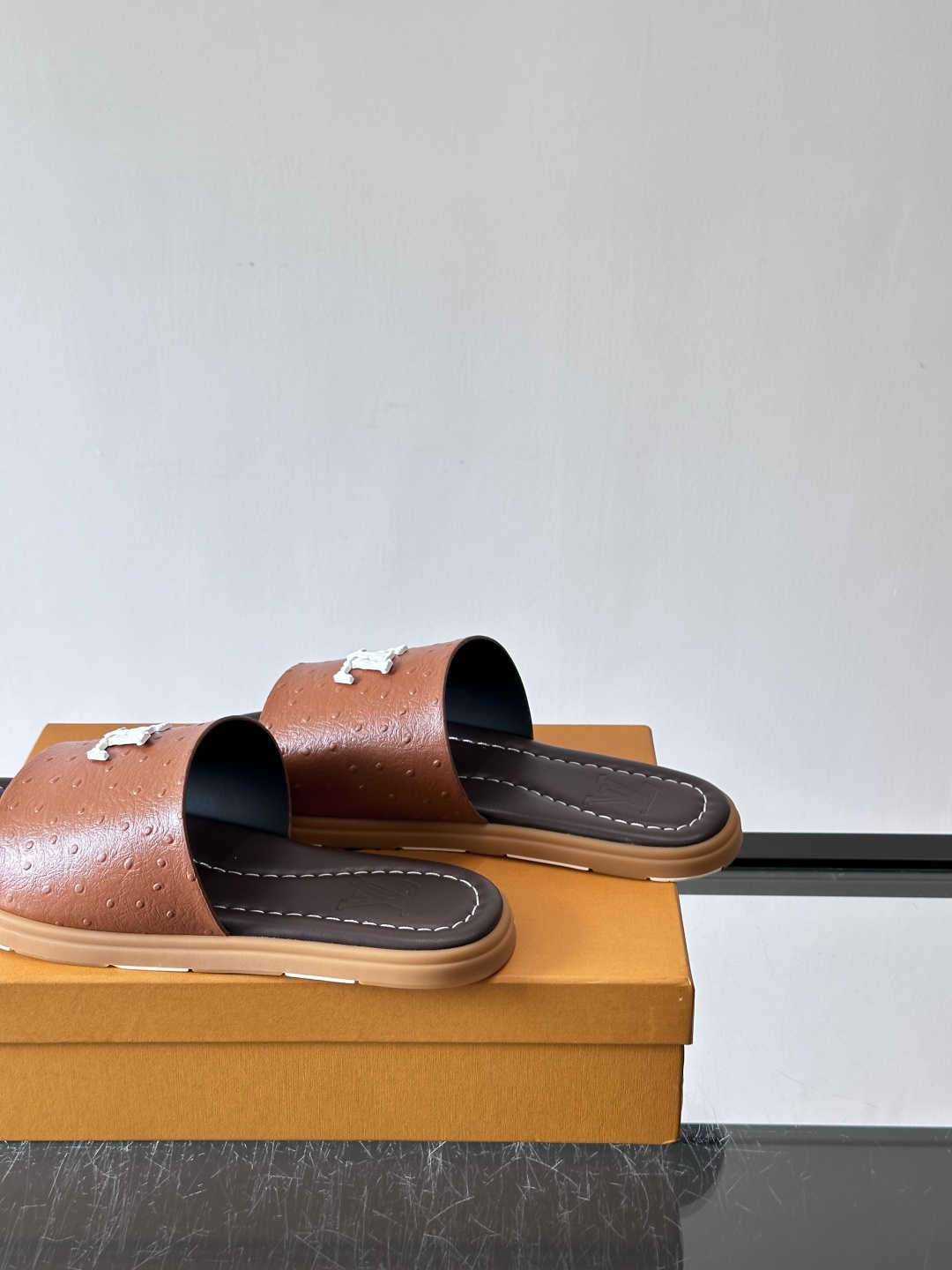 Louis Vuitton ss26new arrival LV驴牌春夏系列新款平底沙滩拖鞋🥿简约精致，