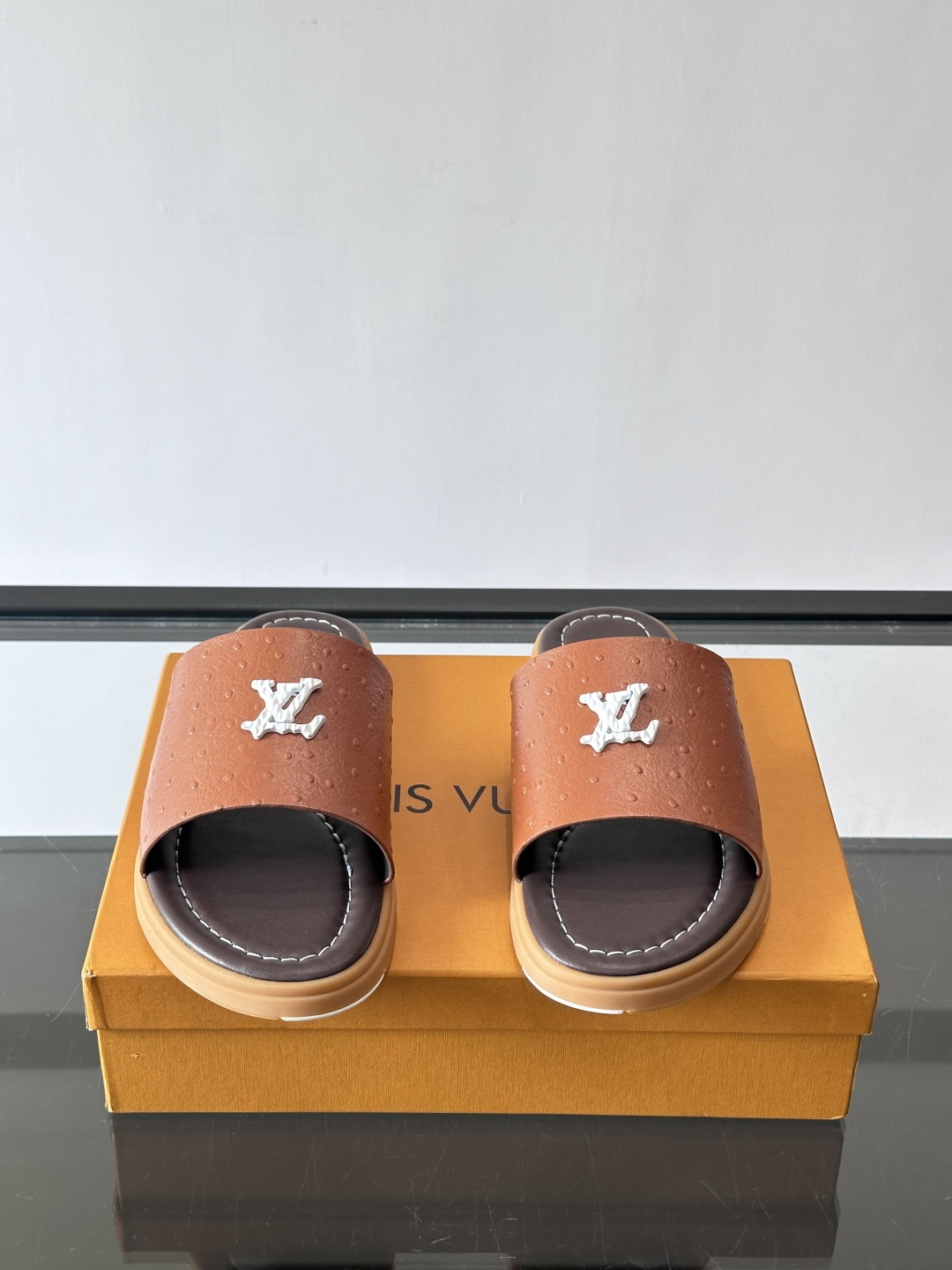 Louis Vuitton ss26new arrival LV驴牌春夏系列新款平底沙滩拖鞋🥿简约精致，