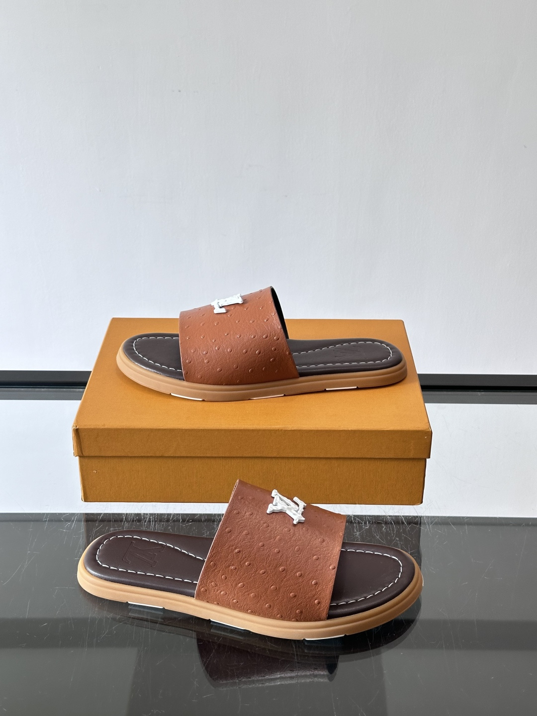 Louis Vuitton ss26new arrival LV驴牌春夏系列新款平底沙滩拖鞋🥿简约精致，