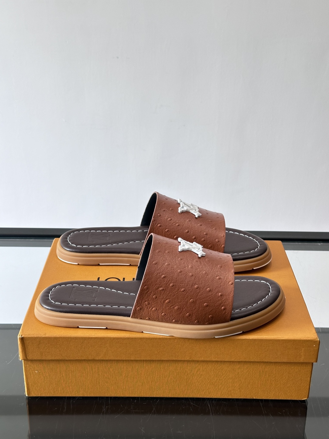 Louis Vuitton ss26new arrival LV驴牌春夏系列新款平底沙滩拖鞋🥿简约精致，