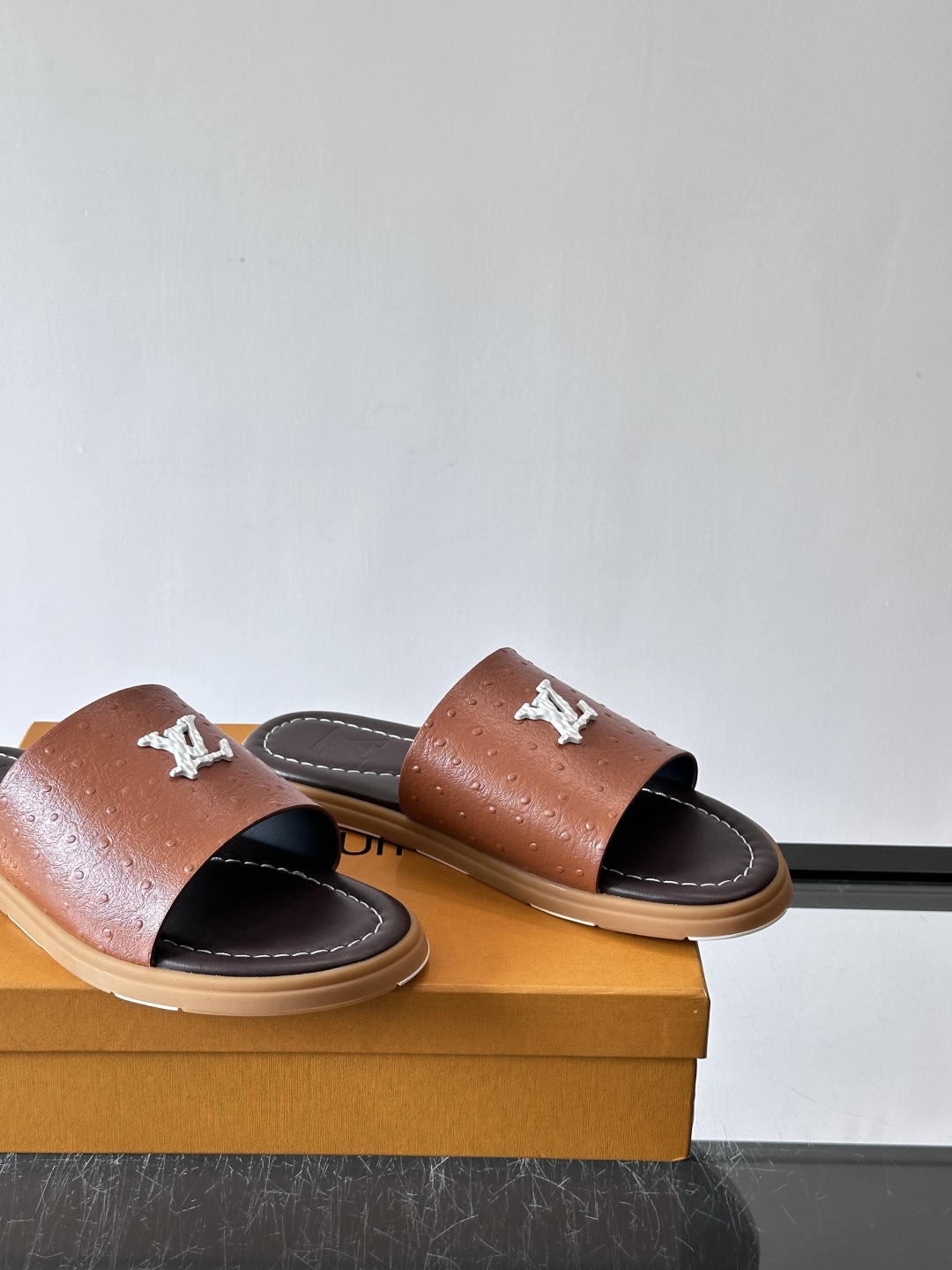 Louis Vuitton ss26new arrival LV驴牌春夏系列新款平底沙滩拖鞋🥿简约精致，