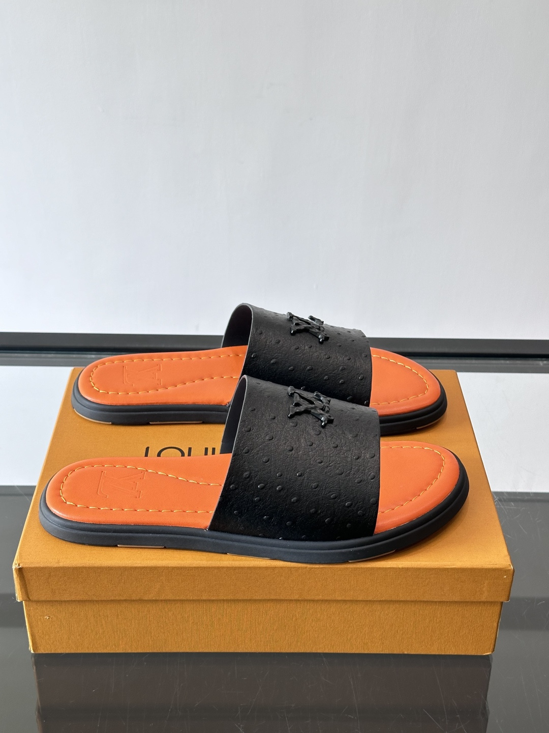 Louis Vuitton ss26new arrival LV驴牌春夏系列新款平底沙滩拖鞋🥿简约精致，