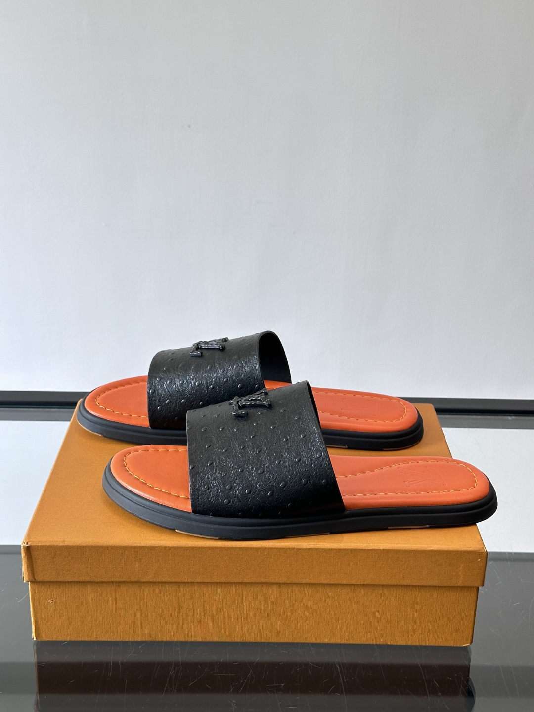 Louis Vuitton ss26new arrival LV驴牌春夏系列新款平底沙滩拖鞋🥿简约精致，