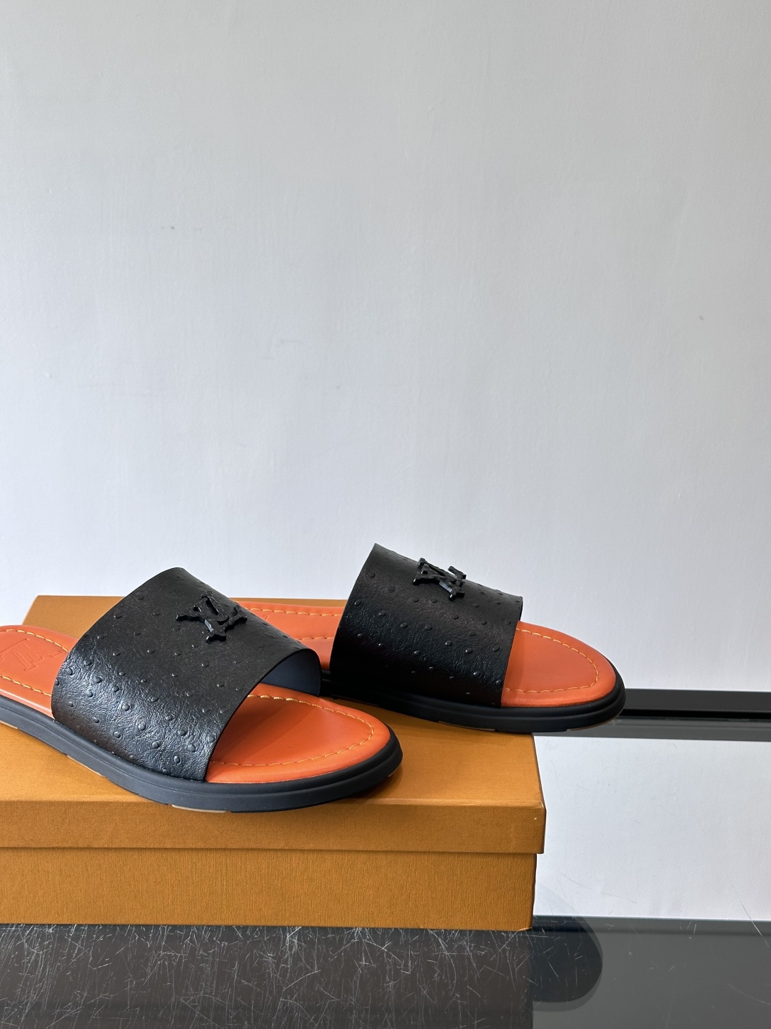 Louis Vuitton ss26new arrival LV驴牌春夏系列新款平底沙滩拖鞋🥿简约精致，