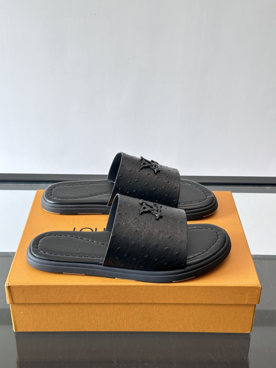 Louis Vuitton ss26new arrival LV驴牌春夏系列新款平底沙滩拖鞋🥿简约精致，