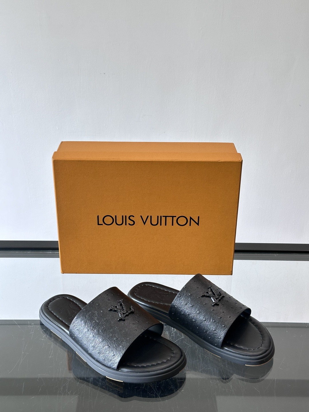 Louis Vuitton ss26new arrival LV驴牌春夏系列新款平底沙滩拖鞋🥿简约精致，