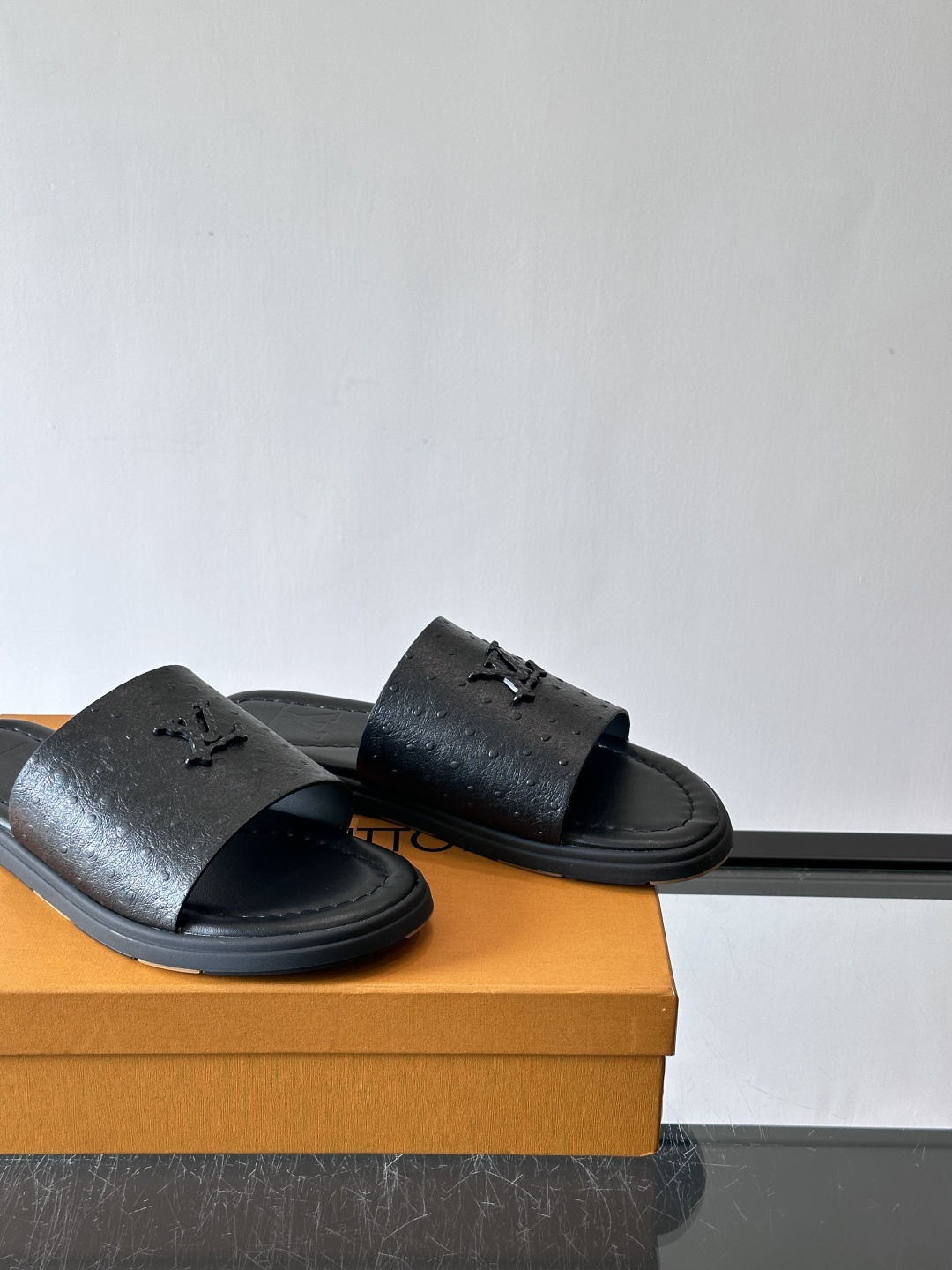 Louis Vuitton ss26new arrival LV驴牌春夏系列新款平底沙滩拖鞋🥿简约精致，