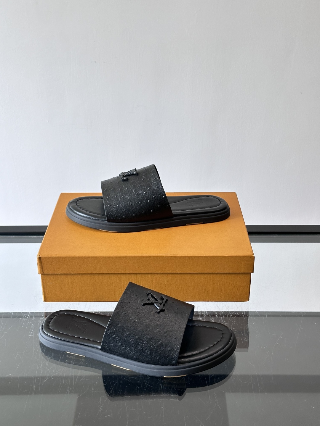 Louis Vuitton ss26new arrival LV驴牌春夏系列新款平底沙滩拖鞋🥿简约精致，