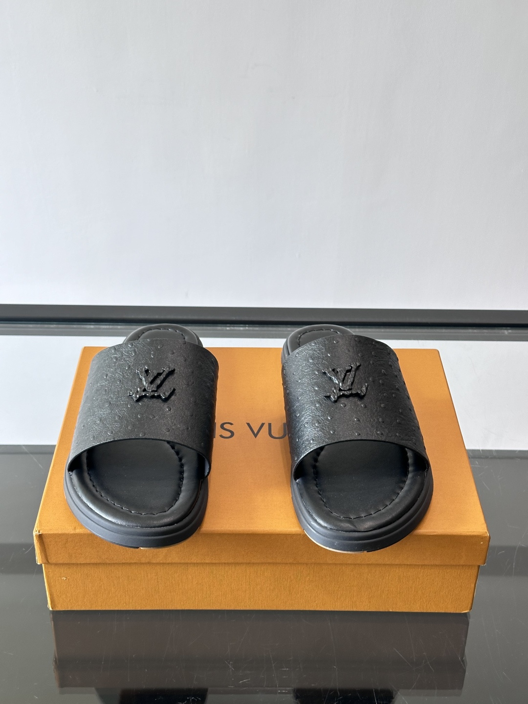 Louis Vuitton ss26new arrival LV驴牌春夏系列新款平底沙滩拖鞋🥿简约精致，