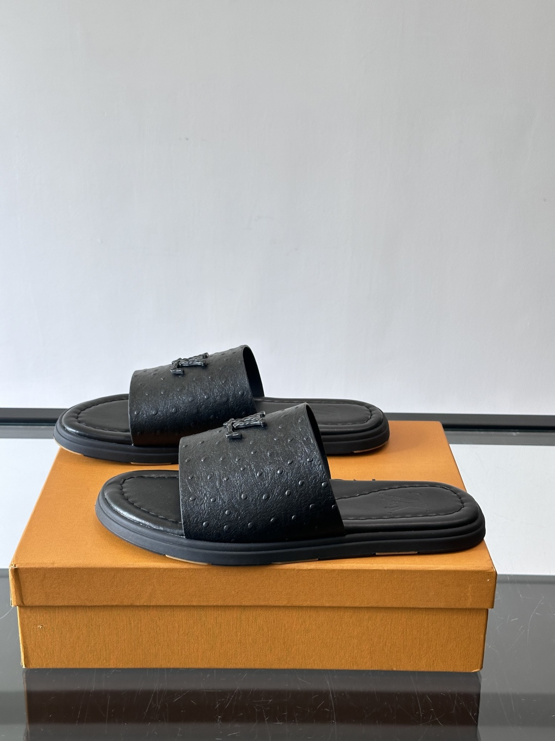 Louis Vuitton ss26new arrival LV驴牌春夏系列新款平底沙滩拖鞋🥿简约精致，