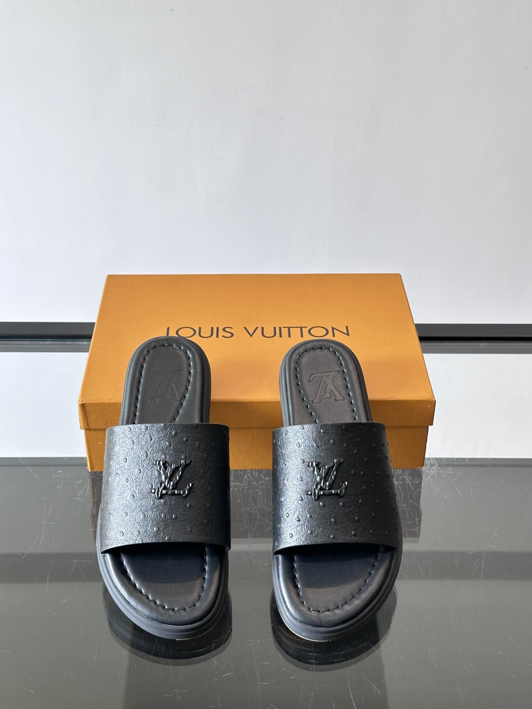 Louis Vuitton ss26new arrival LV驴牌春夏系列新款平底沙滩拖鞋🥿简约精致，