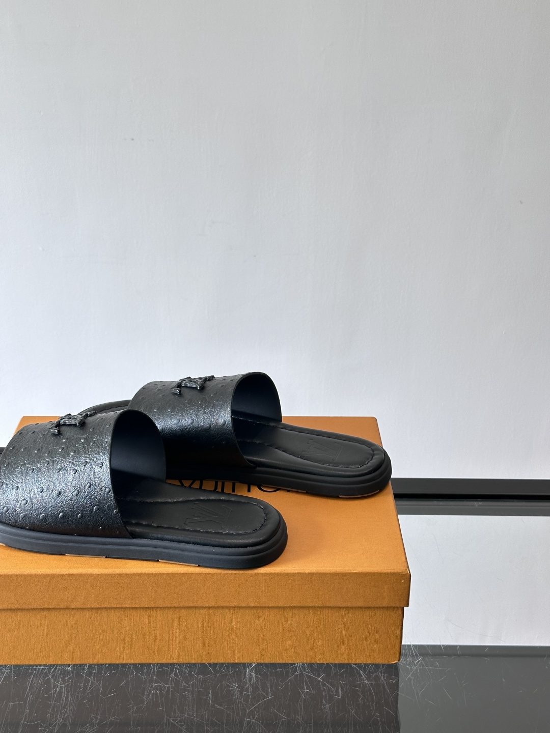 Louis Vuitton ss26new arrival LV驴牌春夏系列新款平底沙滩拖鞋🥿简约精致，