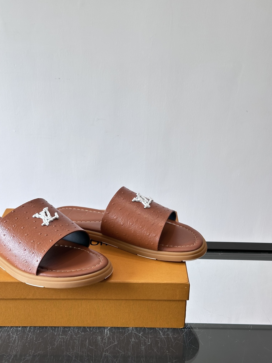 Louis Vuitton ss26new arrival LV驴牌春夏系列新款平底沙滩拖鞋🥿简约精致，