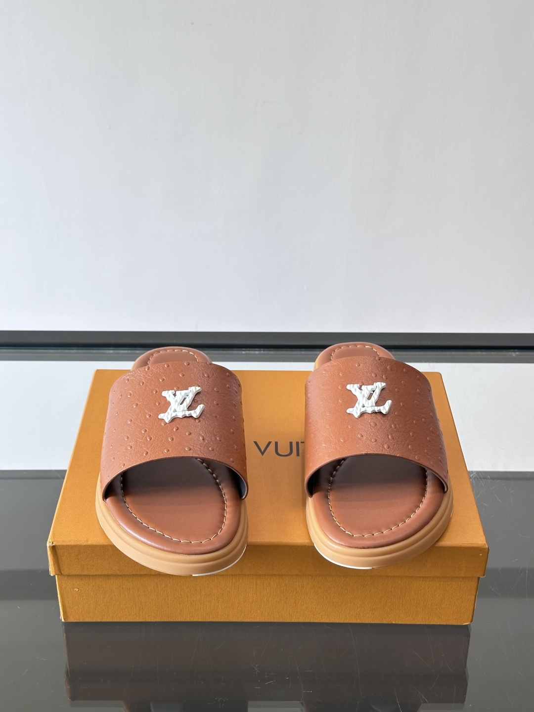Louis Vuitton ss26new arrival LV驴牌春夏系列新款平底沙滩拖鞋🥿简约精致，