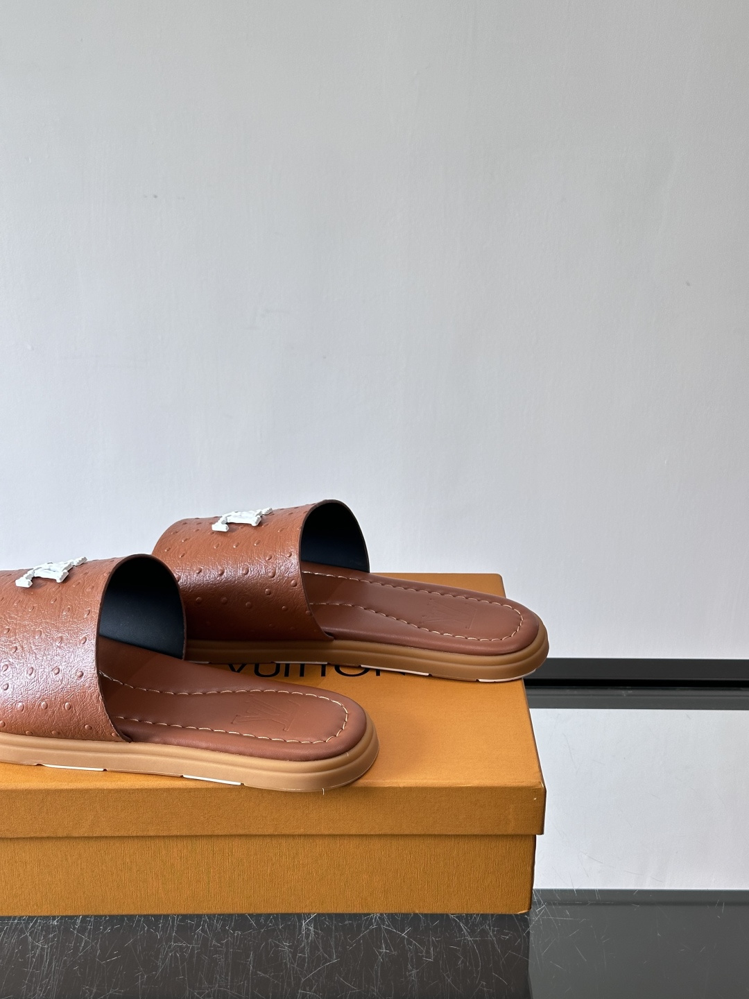 Louis Vuitton ss26new arrival LV驴牌春夏系列新款平底沙滩拖鞋🥿简约精致，