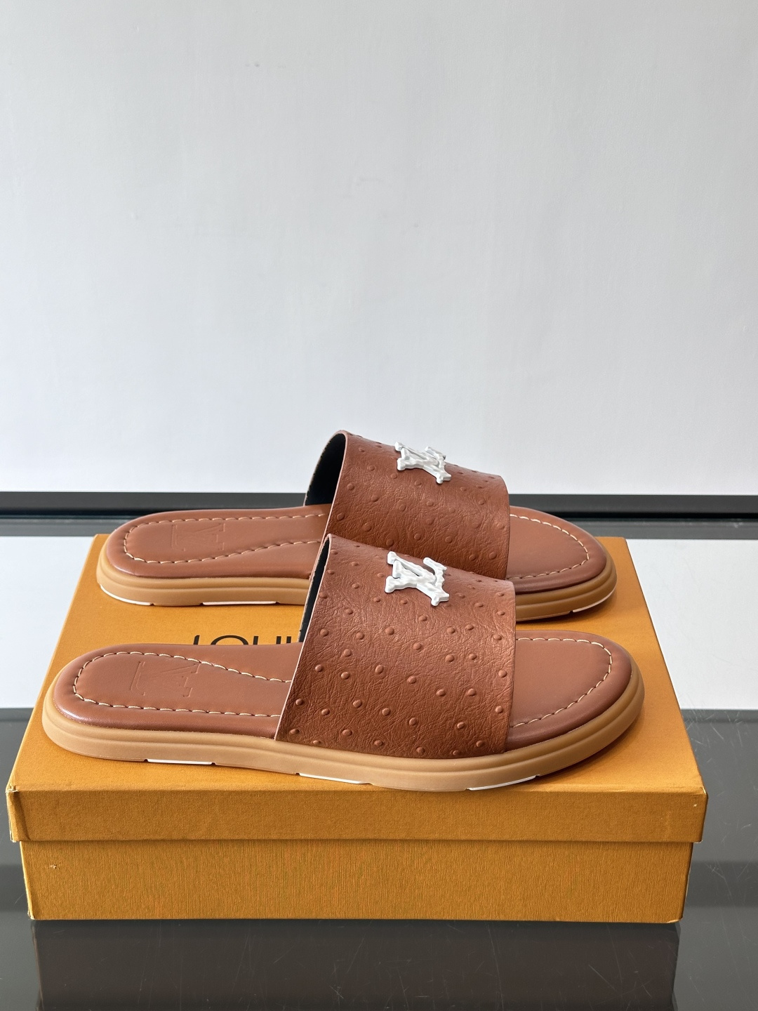 Louis Vuitton ss26new arrival LV驴牌春夏系列新款平底沙滩拖鞋🥿简约精致，