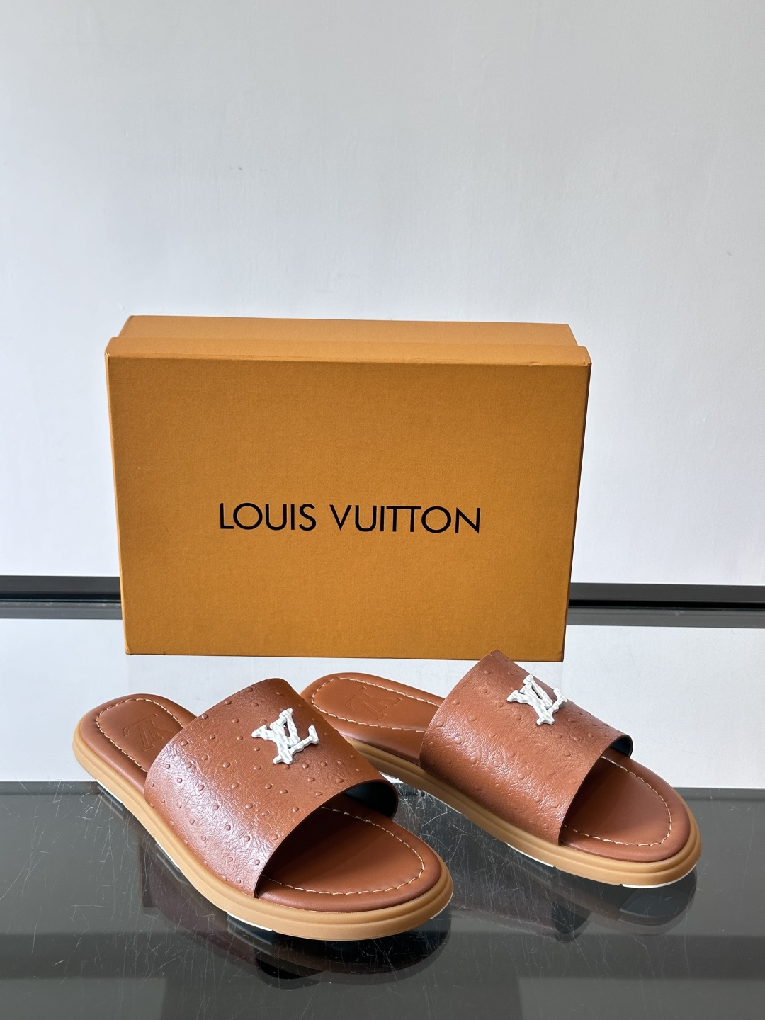 Louis Vuitton ss26new arrival LV驴牌春夏系列新款平底沙滩拖鞋🥿简约精致，