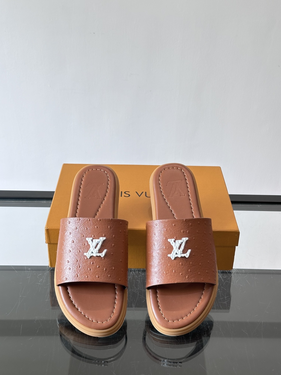 Louis Vuitton ss26new arrival LV驴牌春夏系列新款平底沙滩拖鞋🥿简约精致，