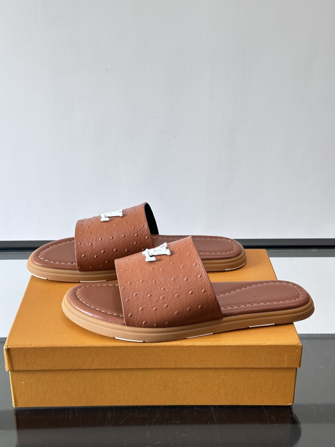 Louis Vuitton ss26new arrival LV驴牌春夏系列新款平底沙滩拖鞋🥿简约精致，