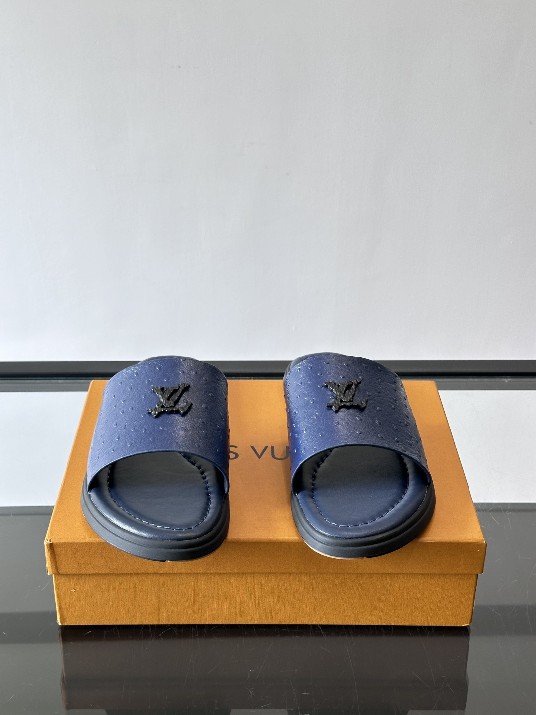 Louis Vuitton ss26new arrival LV驴牌春夏系列新款平底沙滩拖鞋🥿简约精致，