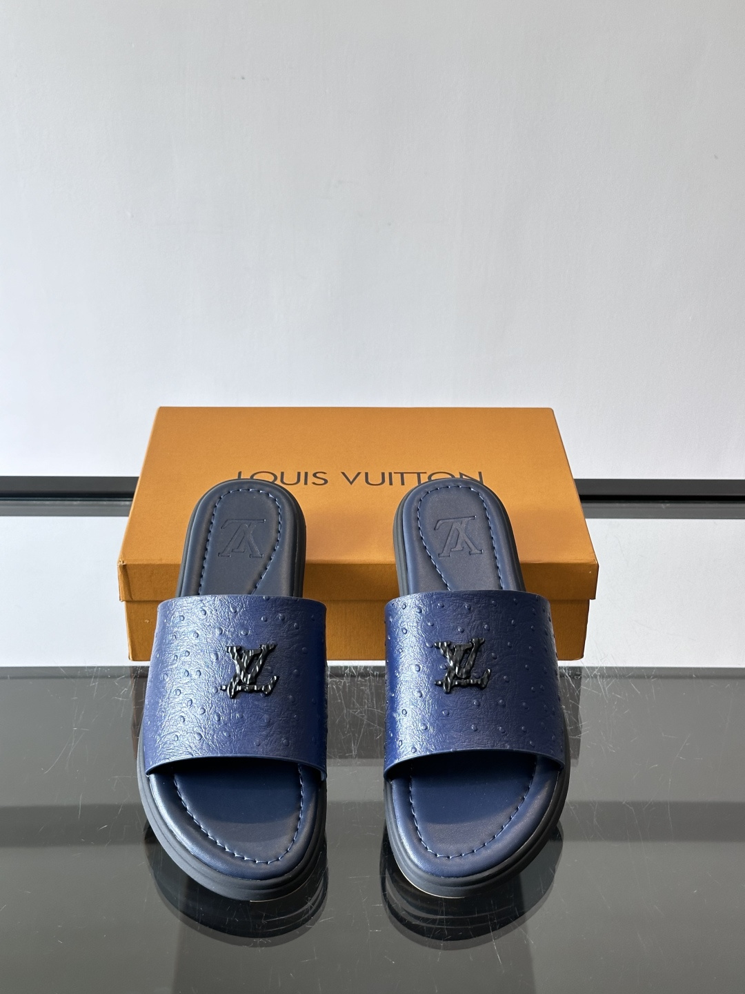Louis Vuitton ss26new arrival LV驴牌春夏系列新款平底沙滩拖鞋🥿简约精致，